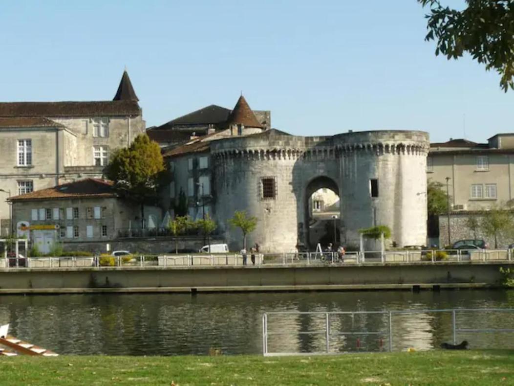 Le Charmant # Coeur De Cognac # Courette Bagian luar foto